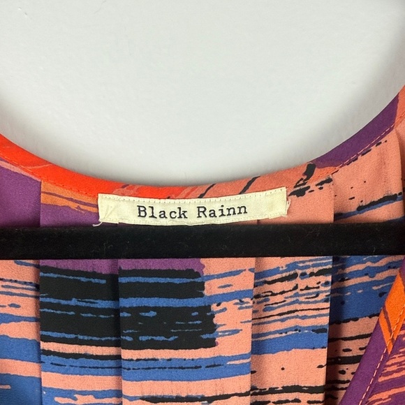 Black Rainn Casual Multicolor Abstract Pleated Front & Back Blouse Size Medium - Picture 3 of 11